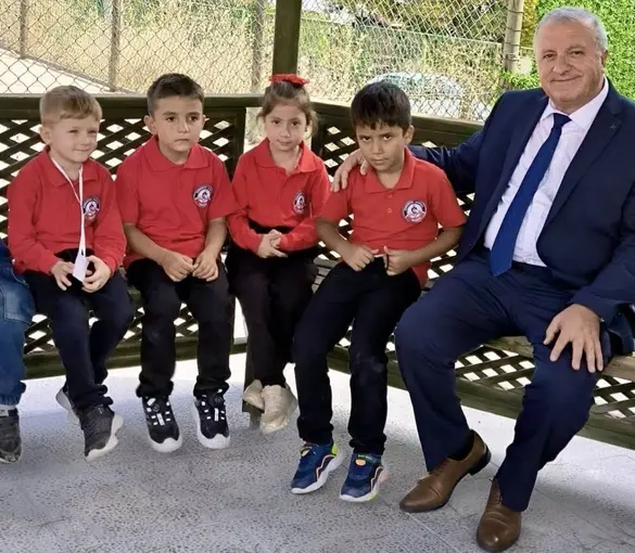 Protokol üyeleri minik öğrencilerin okul heyecanına ortak oldular
