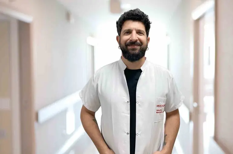 Psikiyatri Uzmanı Dr. Mustafa Akcan: "Sosyal medya, gençlerde ciddi psikolojik sorunlara yol açabilir"
