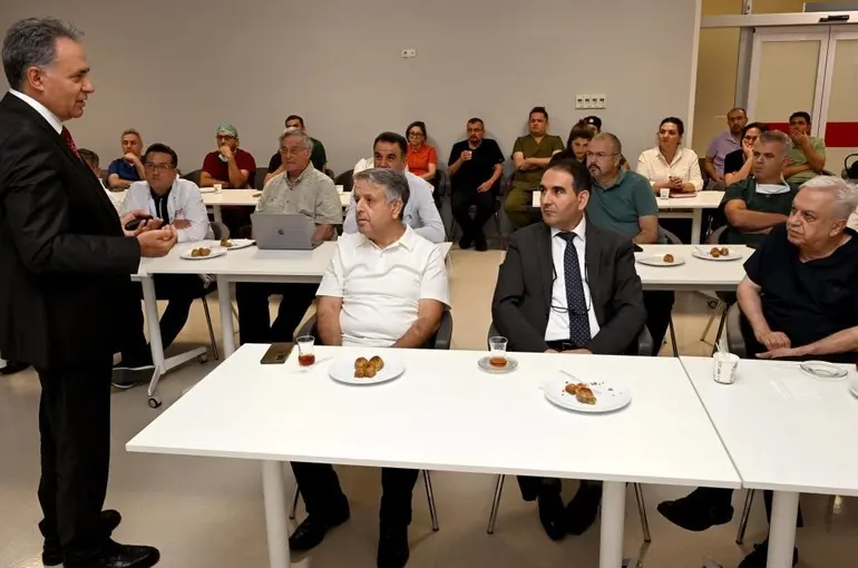 Rektör Akpolat, Karaciğer Nakli Enstitüsünü ziyaret etti
