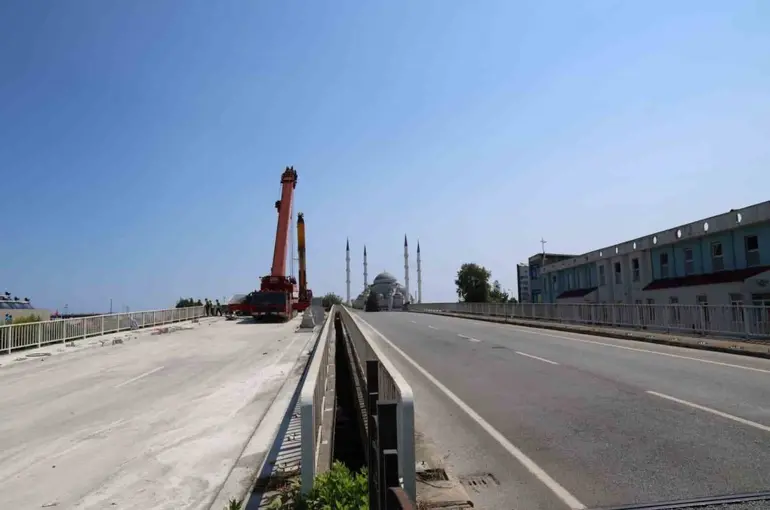 Reşadiye Viyadüğünde yıkım çalışmaları sürüyor
