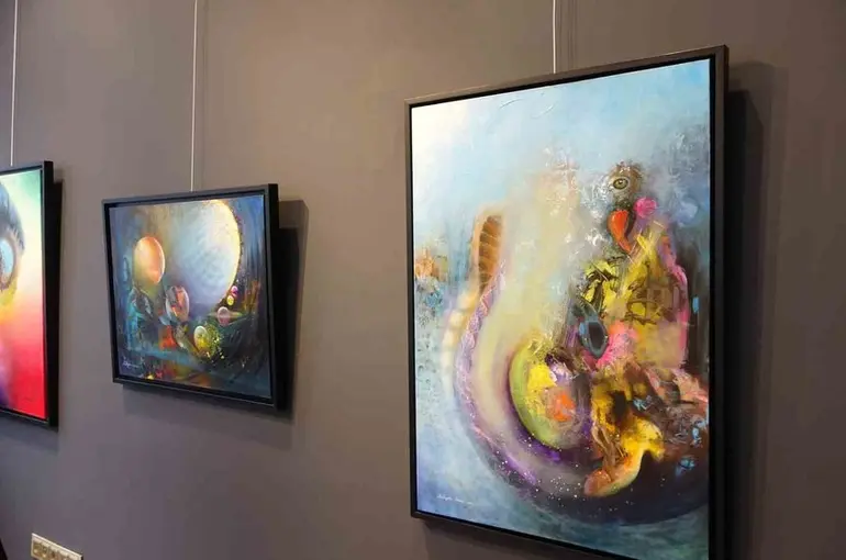 Rübeyda Erman’ın "Renkli Portal" sergisi yoğun ilgi gördü
