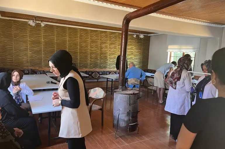 Sağlık ekipleri köy köy geziyor: Erzincan’da vatandaşlara sağlıklı yaşam bilgilendirmesi
