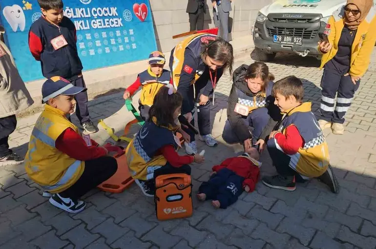 "Sağlıklı Çocuk, Sağlıklı Gelecek" programı devam ediyor

