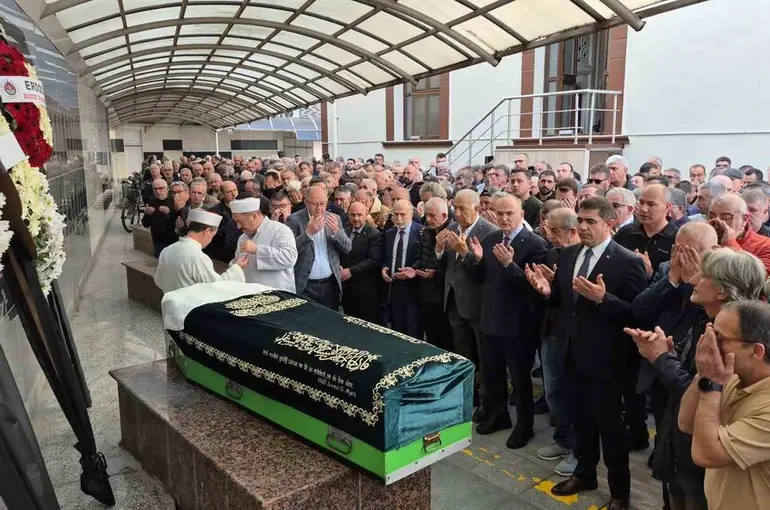 Şahin, son yolculuğuna uğurlandı
