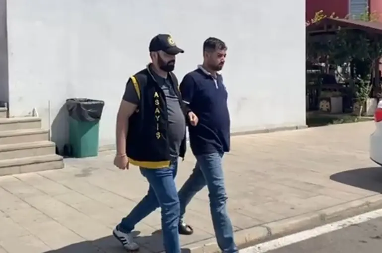Sahte polisler ’Banka soygunu’ yalanıyla yaşlı adamı dolandırdı
