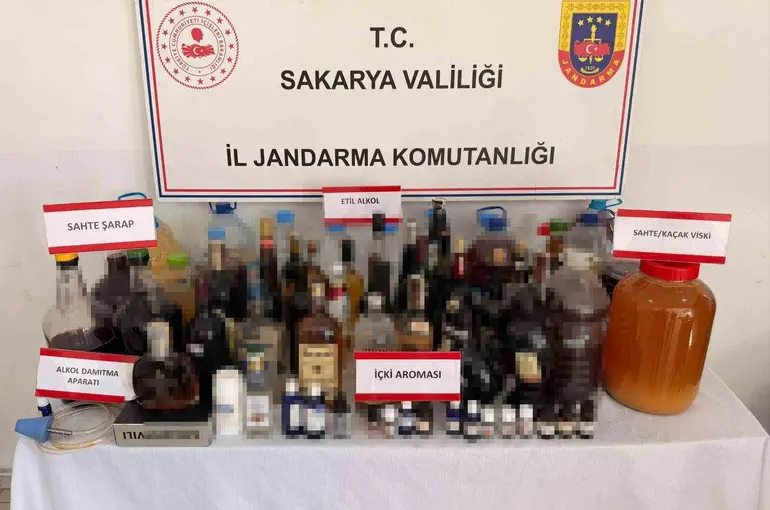 Sakarya’da jandarmadan sahte alkol operasyonu: 5 gözaltı
