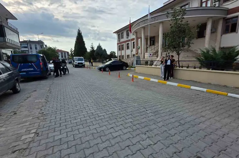 Sakarya’da tartıştığı eşini bıçaklayan şahıs tutuklandı
