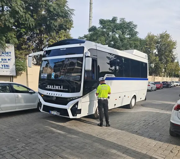 Salihli’de okul servislerine sıkı denetim
