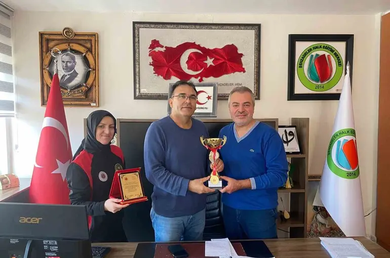Şampiyona kupası verildi
