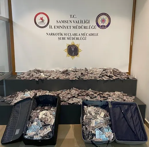Samsun polisi otogardaki valizlerden 55 bin 860 uyuşturucu hap ele geçirdi
