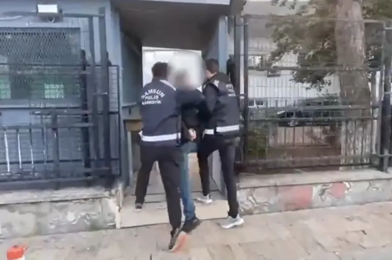 Samsun’da 35 yıl kesinleşmiş hapis cezası bulunan firari yakalandı

