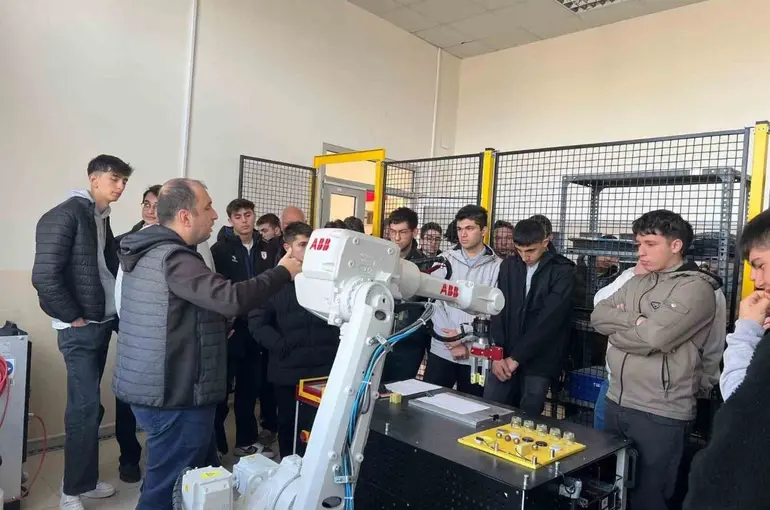 Samsun’da kariyer odaklı eğitimler sürüyor
