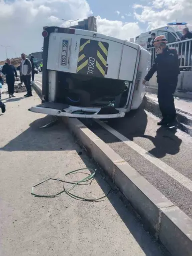 Samsun’da minibüs devrildi: 1 yaralı
