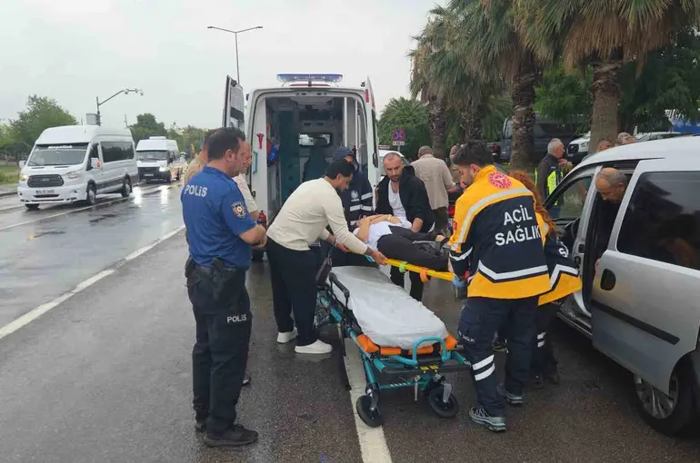 Samsun’da motosiklet yayaya çarptı: 2 yaralı
