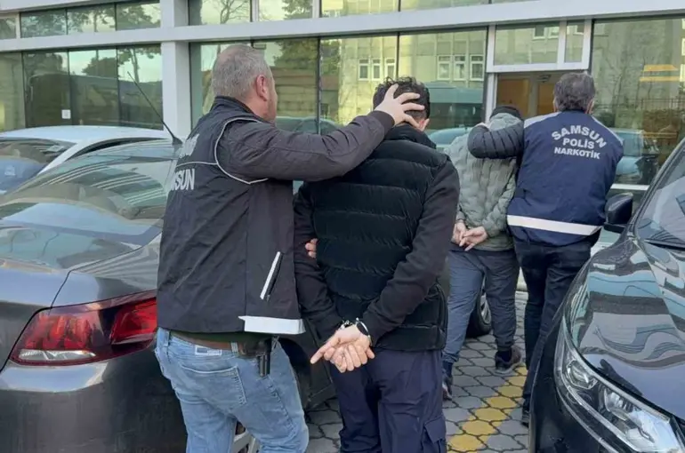Samsun’da uyuşturucu operasyonu: 3  gözaltı
