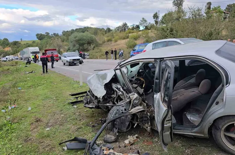 Samsun’daki kazada ağır yaralanan sürücü hayatını kaybetti

