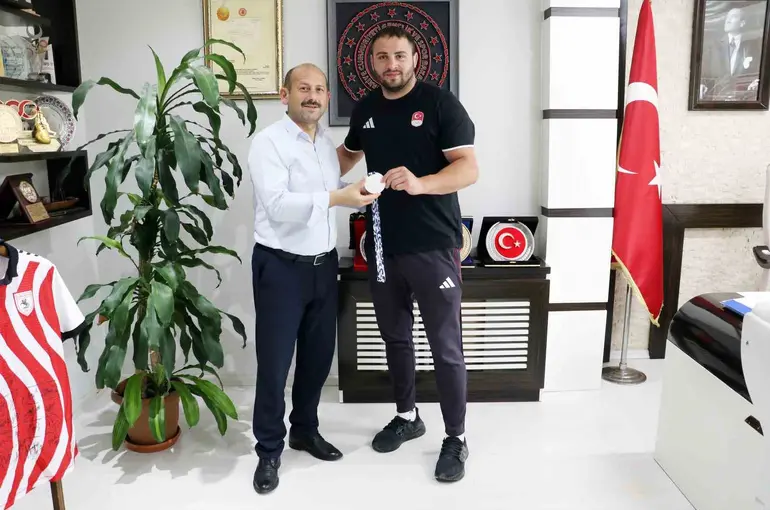Samsunlu boksör Berat Acar, Akdeniz Oyunları’nda gümüş madalya kazandı
