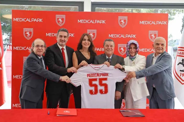 Samsunspor ile Medical Park ve Liv Hospital arasındaki sağlık sponsorluğu yenilendi
