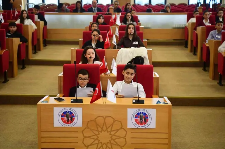 Sancaktepe’de Dünya Çocuk Hakları Günü’nde ’Çocuk Meclisi’ ilk oturumunu gerçekleştirdi
