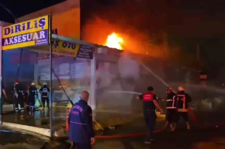 Şanlıurfa’da iki iş yerinde çıkan yangın kontrol altına alındı
