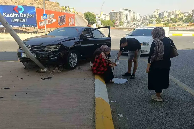 Şanlıurfa’da iki otomobil çarpıştı: 1 yaralı
