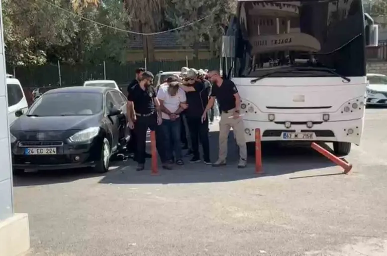 Şanlıurfa’daki DEAŞ operasyonunda 10 tutuklama
