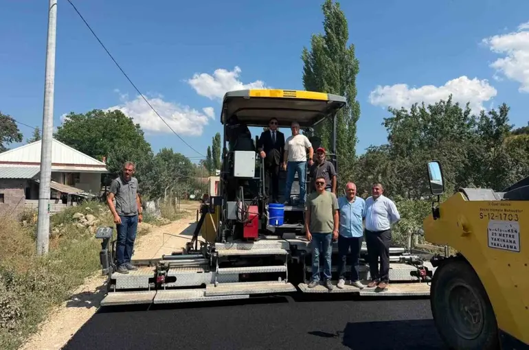 Şaphane Uğurlugüme köyünde yol çalışması tamamlandı
