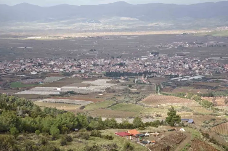 Sarıgöl Ovası gelinliğini çıkardı
