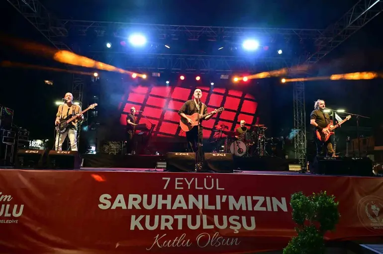 Saruhanlı’da kurtuluş coşkusu Yüksek Sadakat konseriyle taçlandı

