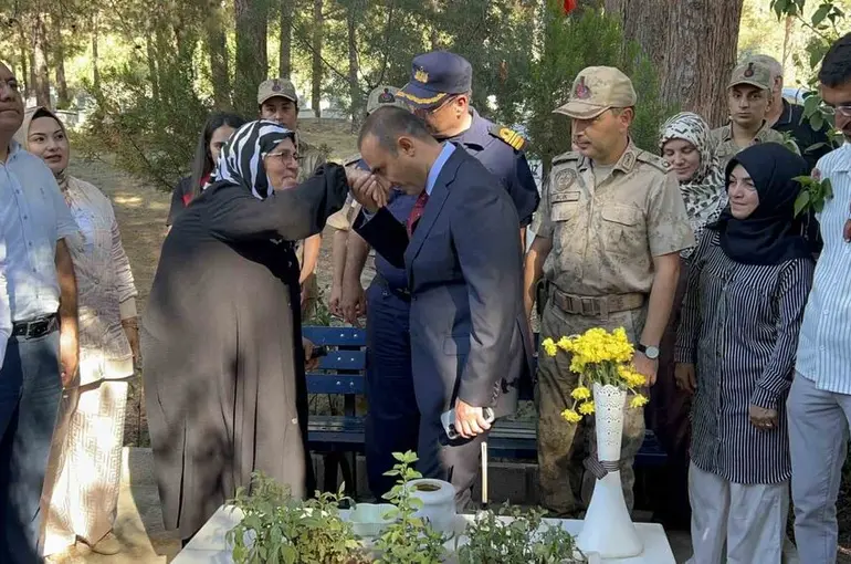 Şehit Başçavuş Ferhat Gedik, şehadetinin 8. yılında Hatay’da anıldı
