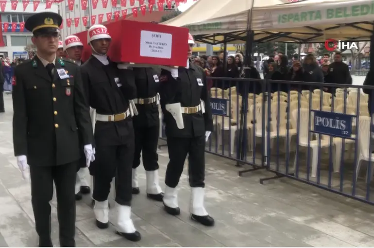 Şehit Binbaşı Sinan Taştekin son yolculuğuna uğurlandı