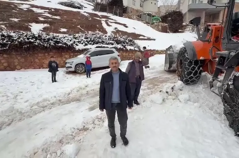 Şehit kızının mutluluğuna kar engel olamadı
