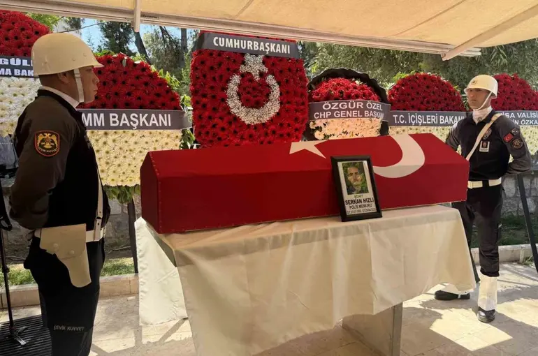 Şehit polisin cenazesinde gözyaşları sel oldu
