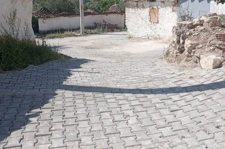 Şehzadeler’de parke taş döşeme çalışmalarında yüzde 95 tamamlandı
