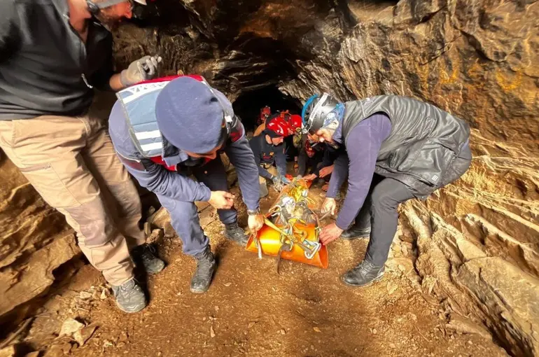 Selçuk’ta mağarada 9 saatlik kurtarma seferberliği
