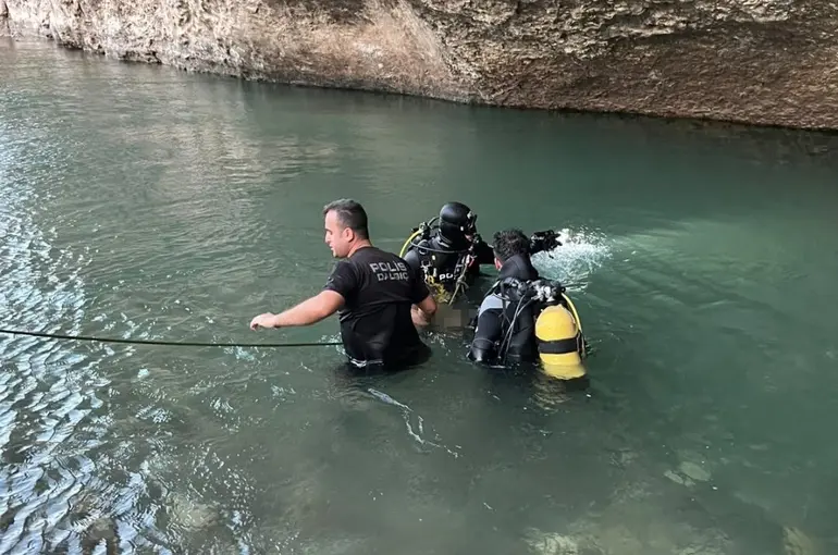 Serinlemek için girdiği suda boğularak hayatını kaybetti
