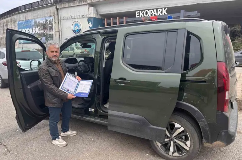 Sıfır aldığı aracı ekspertizde boyalı çıktı, yetkili servis iki farklı rapor verdi
