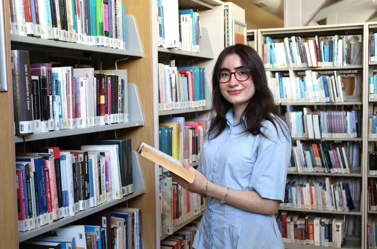 Şiirle Avrupa’nın zirvesine çıktı
