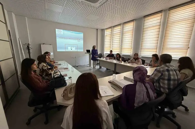Siirt İl Sağlık Müdürlüğünden aile kurumunu güçlendirecek eğitim
