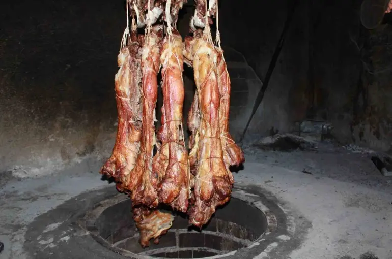 Siirt’in tescilli lezzeti büryan kebabı iftar sofrasının vazgeçilmezi oluyor
