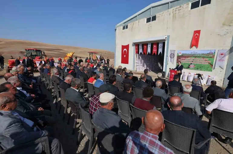 Siirt’te 203 ton kırmızı mercimek çiftçilere dağıtıldı
