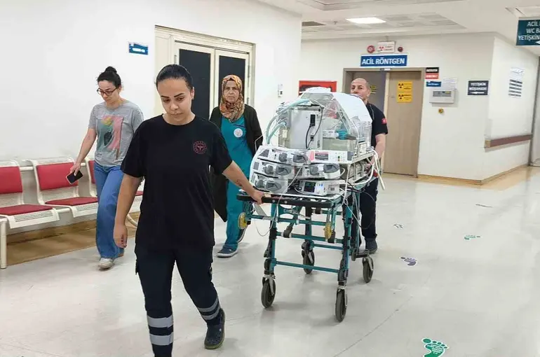 Siirt’te 8 günlük bebek hava ambulansıyla Ankara’ya sevk edildi
