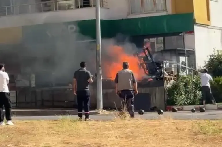 Siirt’te atık malzemelerde çıkan yangın söndürüldü
