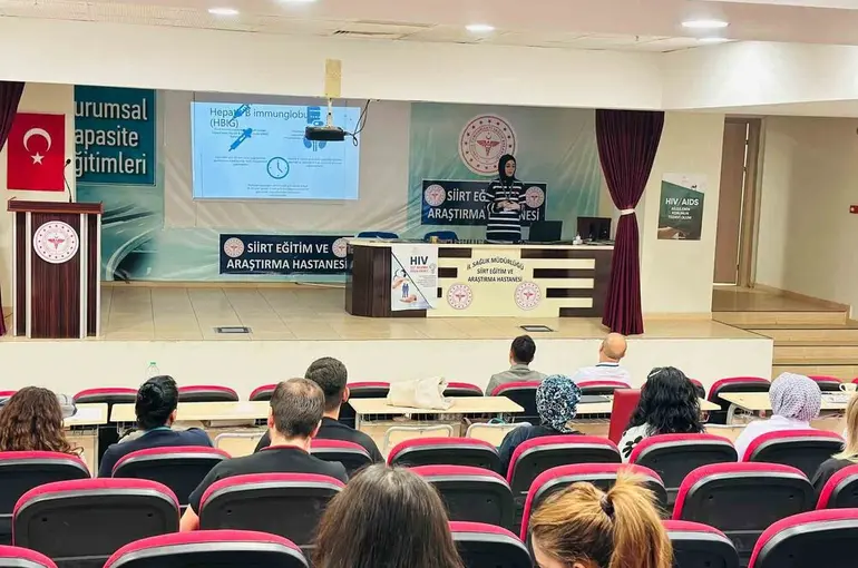 Siirt’te hastane personellerine kan yoluyla bulaşan hastalık eğitimi
