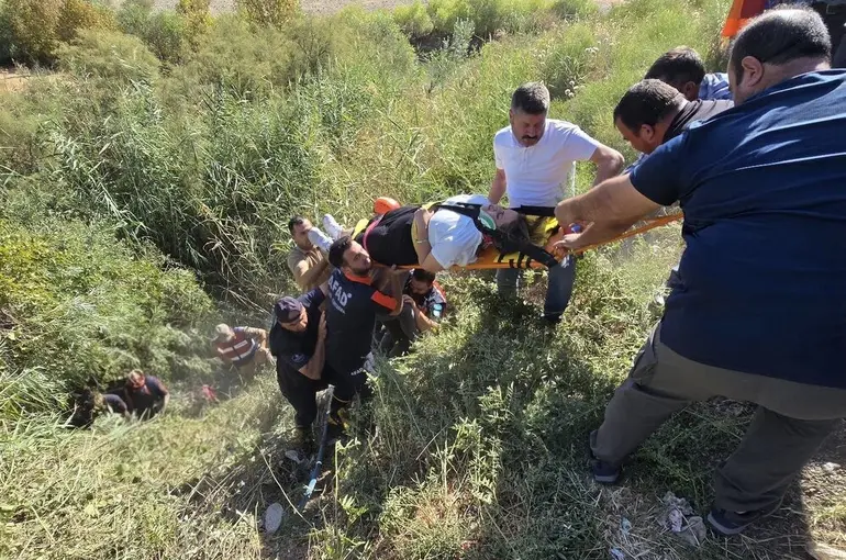 Siirt’te öğretmenleri taşıyan otomobil dereye uçtu: 2 yaralı
