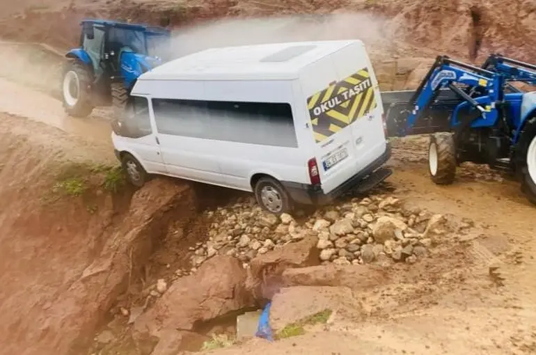 Siirt’te şiddetli yağış hayatı olumsuz etkiledi
