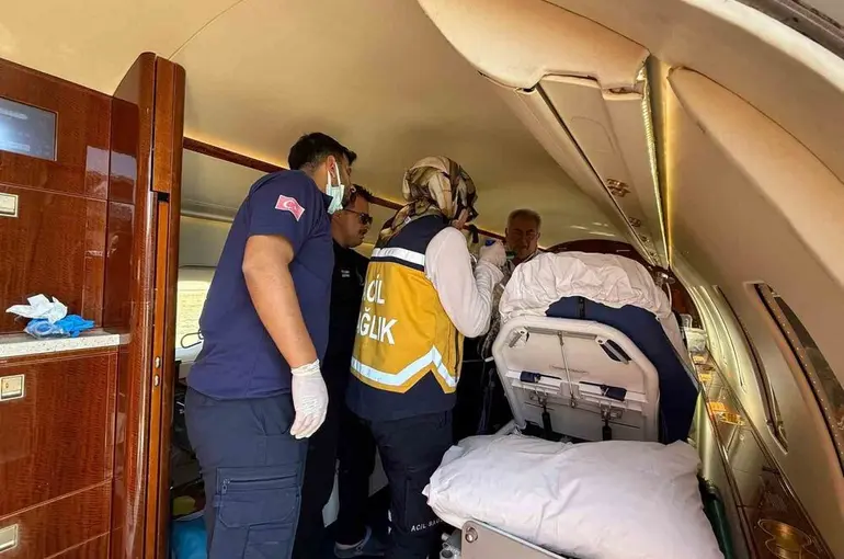 Siirt’teki hasta, ambulans uçakla İstanbul’a sevk edildi
