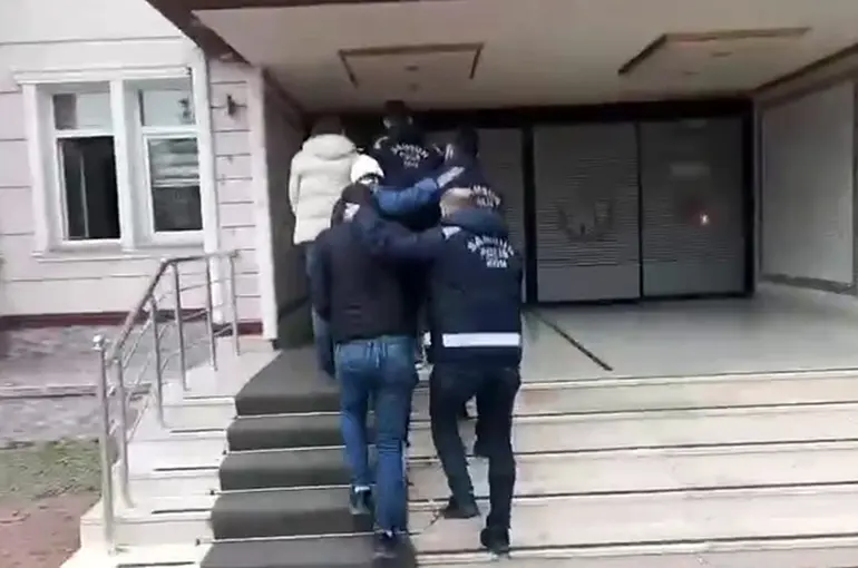 Sınavda kopya şebekesine operasyon: 5 kişiye suçüstü
