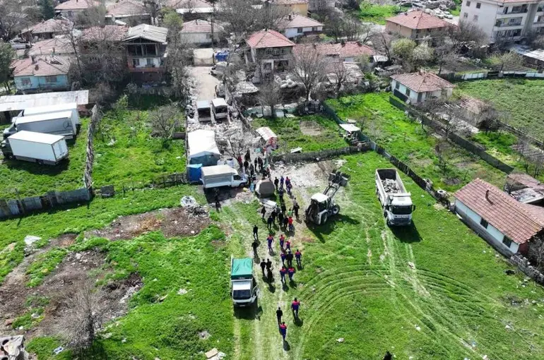 Sincan’da kaçak ahırlar kapatıldı, tonlarca atık temizlendi

