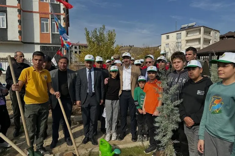 Sincik’te fidanlar toprakla buluştu
